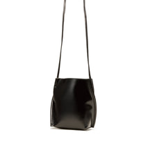 Load image into Gallery viewer, COURTNEY ORLA(コートニーオーラ)のSLOPE TOTE MINI(バッグ)の斜めからの写真