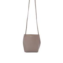 Load image into Gallery viewer, COURTNEY ORLA(コートニーオーラ)のSLOPE TOTE MINI(バッグ)の正面写真