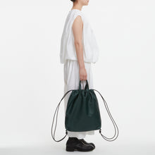 画像をギャラリービューアに読み込む, COURTNEY ORLA(コートニーオーラ)のNAP DOUBLE HANDLE(バッグ)モデル着用写真