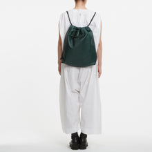 画像をギャラリービューアに読み込む, COURTNEY ORLA(コートニーオーラ)のNAP DOUBLE HANDLE(バッグ)モデル着用写真