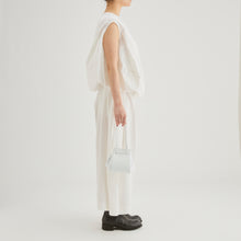 Load image into Gallery viewer, COURTNEY ORLA(コートニーオーラ)のORB S(バッグ)のモデル着用写真