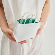 Load image into Gallery viewer, COURTNEY ORLA(コートニーオーラ)のSLOPE TOTE SUPER MINI(バッグ)の内側の写真