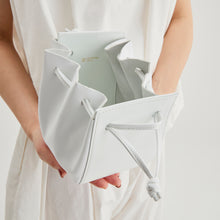 Load image into Gallery viewer, COURTNEY ORLA(コートニーオーラ)のORB S(バッグ)の内側の写真