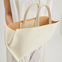 Load image into Gallery viewer, COURTNEY ORLA(コートニーオーラ)のSLOPE WINE TOTE(バッグ)の内側の写真