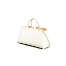 Load image into Gallery viewer, COURTNEY ORLA(コートニーオーラ)のSLOPE WINE TOTE(バッグ)の斜めからの写真