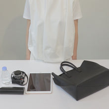 Load and play video in Gallery viewer, SLOPE TOTE M_SHRINK