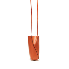 Load image into Gallery viewer, COURTNEY ORLA(コートニーオーラ)のSLOPE TOTE MINI(バッグ)の横からの写真