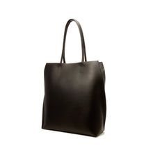 Load image into Gallery viewer, COURTNEY ORLA(コートニーオーラ)のSLOPE TOTE L WITH SHOULDER HANDLE(バッグ)の斜めからの写真