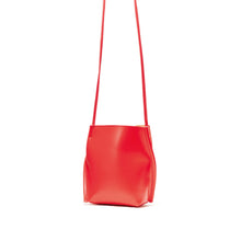Load image into Gallery viewer, COURTNEY ORLA(コートニーオーラ)のSLOPE TOTE MINI(バッグ)の斜めからの写真