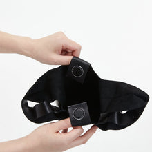 Load image into Gallery viewer, COURTNEY ORLA(コートニーオーラ)のSEVEN SHOPPER S(バッグ)のマグネット部分の写真