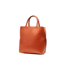 Load image into Gallery viewer, COURTNEY ORLA(コートニーオーラ)のSLOPE TOTE S(バッグ)の斜めからの写真