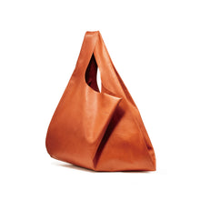 Load image into Gallery viewer, COURTNEY ORLA(コートニーオーラ)のSEVEN SHOPPER L(バッグ)の正面写真