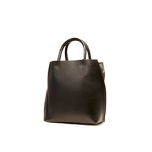 Load image into Gallery viewer, COURTNEY ORLA(コートニーオーラ)のSLOPE TOTE S(バッグ)の斜めからの写真