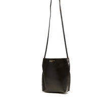 Load image into Gallery viewer, COURTNEY ORLA(コートニーオーラ)のSLOPE TOTE MINI(バッグ)の斜めからの写真