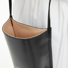 Load image into Gallery viewer, CURVE TOTE MINI BLACK/IVORY
