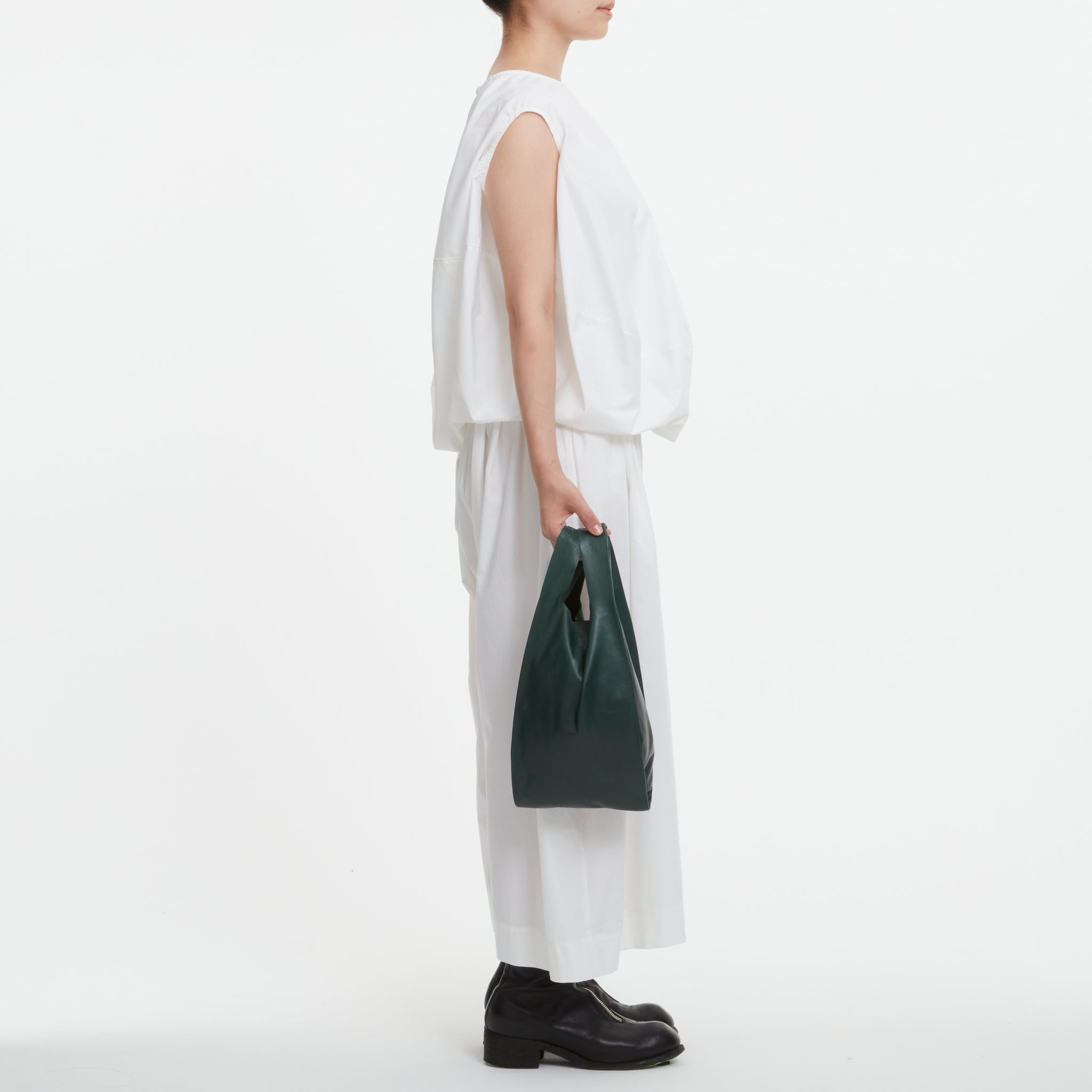 SEVEN SHOPPER S – COURTNEY ORLA