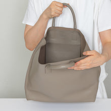 Load image into Gallery viewer, SLOPE TOTE M_SHRINK
