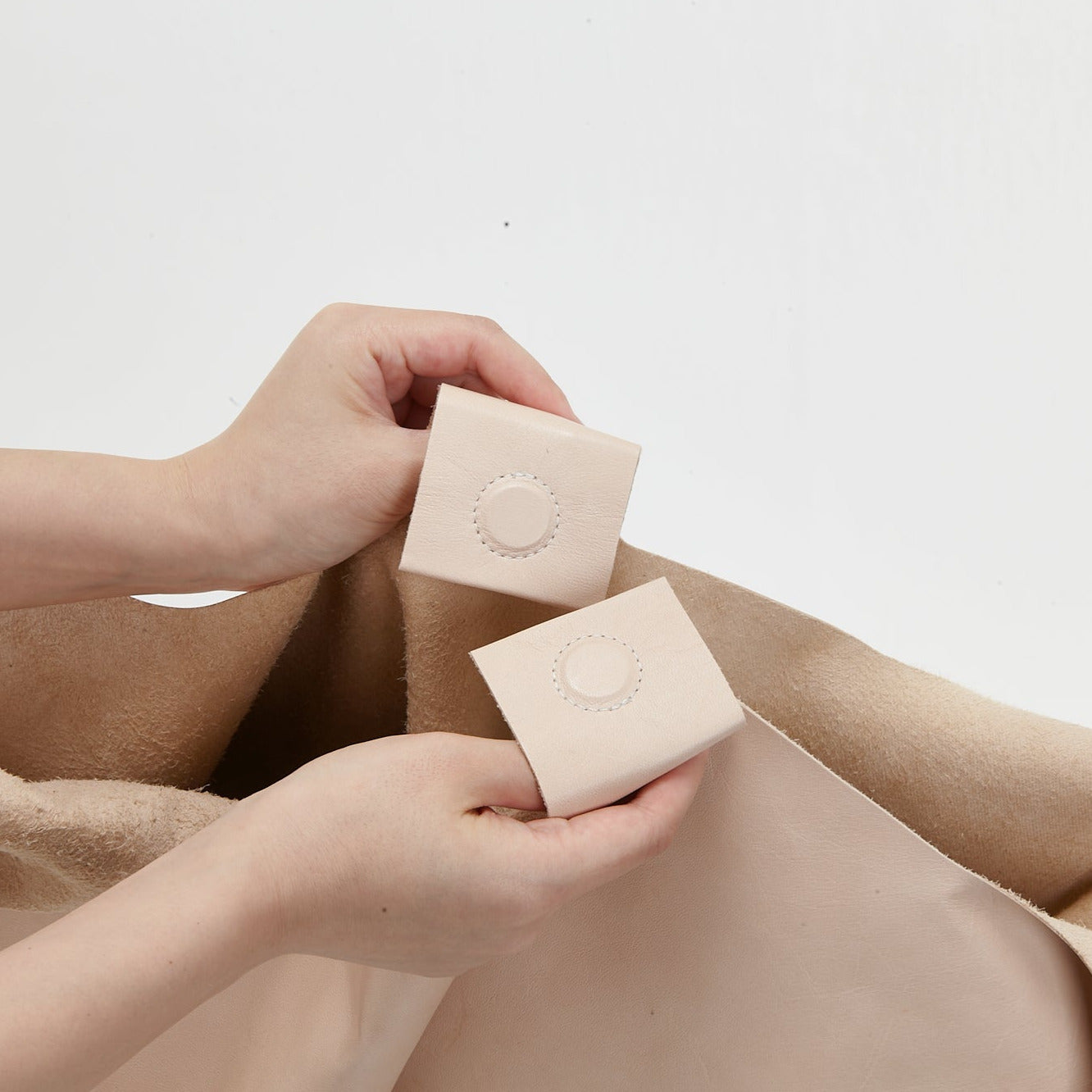 SEVEN SHOPPER L – COURTNEY ORLA