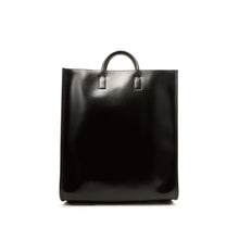 Load image into Gallery viewer, COURTNEY ORLA（コートニーオーラ）のCURVE TOTE L BLACK/CHOCOLATE BROWN（ハンドバッグ）の後面写真
