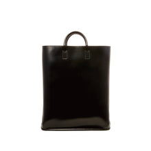 Load image into Gallery viewer, COURTNEY ORLA（コートニーオーラ）のCURVE TOTE L BLACK/PEARL GRAY（ハンドバッグ）の正面写真
