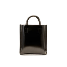 Load image into Gallery viewer, COURTNEY ORLA（コートニーオーラ）のCURVE TOTE S BLACK/CHOCOLATE BROWN（ハンドバッグ）の正面写真
