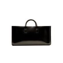 Load image into Gallery viewer, COURTNEY ORLA（コートニーオーラ）のCURVE WIDE TOTE S BLACK/PEARL GRAY（ハンドバッグ）の後面写真
